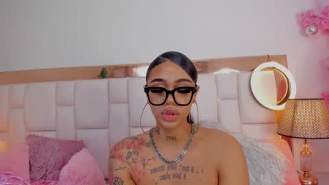 Snapshot of khelany_isyy chatting on 19, 12, 2024 Khelany Isyy online show from 19, 12, 2024
