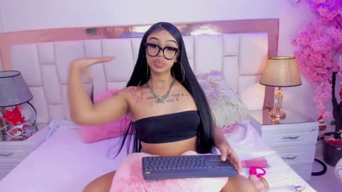 Snapshot of khelany_isyy chatting on 5, 1, 2025 Khelany Isyy online show from 5, 1, 2025