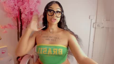 Snapshot of khelany_isyy chatting on 5, 3, 2025 Khelany Isyy online show from 5, 3, 2025