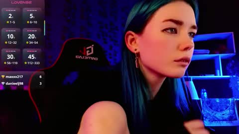 Snapshot of kiara_dream chatting on 8, 10, 2025 Kira online show from 8, 10, 2025