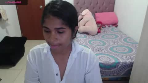 Snapshot of kiara_williamss chatting on 5, 3, 2025 Kiara online show from 5, 3, 2025