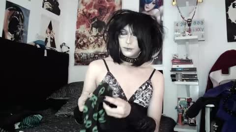 Snapshot of kiiller_queen chatting on 25, 5, 2026 kenny online show from 25, 5, 2026