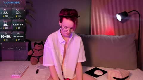 kiki_blue_eyes online show from 19, 1, 2025