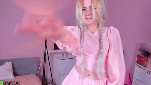 Snapshot of kiki_peach chatting on 19, 6, 2026 Jessica online show from 19, 6, 2026