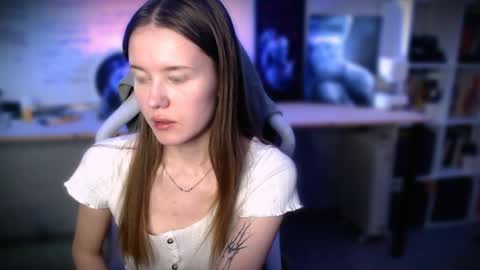 Snapshot of kikies_ chatting on 8, 12, 2024 Mika and Miranda online show from 8, 12, 2024