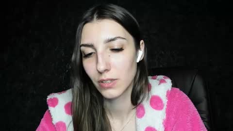 Snapshot of kikies_ chatting on 19, 9, 2025 Mika and Miranda online show from 19, 9, 2025