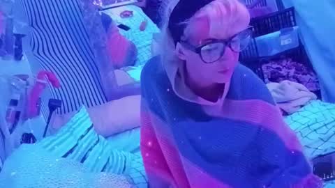 Snapshot of kikilovespartylights chatting on 18, 1, 2026 kikilovespartylights online show from 18, 1, 2026