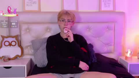 Snapshot of kim_adrien chatting on 24, 6, 2026 Adrien online show from 24, 6, 2026
