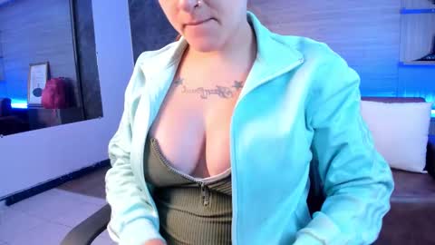Snapshot of kim_brown_ chatting on 8, 10, 2025 Kim online show from 8, 10, 2025
