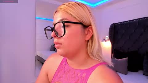 Snapshot of kimberly_cam_ chatting on 6, 7, 2026 Your kim online show from 6, 7, 2026