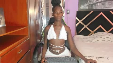 Snapshot of kimberly_ebonny chatting on 24, 10, 2025 kimberly_ebonny online show from 24, 10, 2025