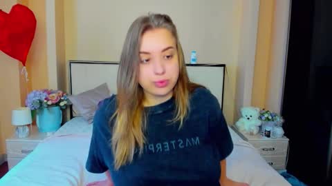 Snapshot of kimberly_mmm chatting on 12, 10, 2025 kimberly_mmm online show from 12, 10, 2025
