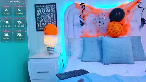 KimBrooks online show from 25, 10, 2025