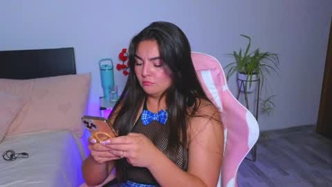 Snapshot of kimmie_dollxo chatting on 7, 6, 2026 kimmie_dollxo online show from 7, 6, 2026