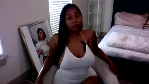 Snapshot of kimmyluxx chatting on 8, 2, 2025 kimmyluxx online show from 8, 2, 2025