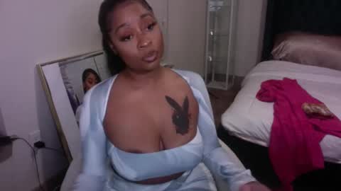 Snapshot of kimmyluxx chatting on 20, 2, 2025 kimmyluxx online show from 20, 2, 2025