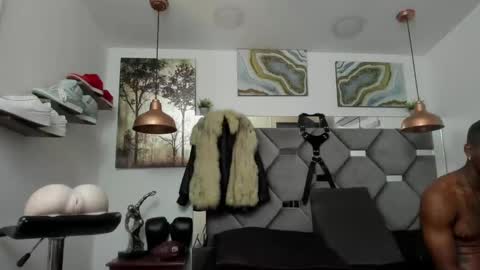 HOT MEN BLACK online show from 28, 1, 2025