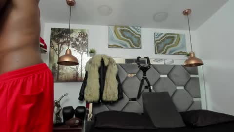 HOT MEN BLACK online show from 31, 1, 2025