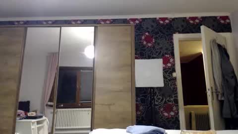 sexysexyhotwetpinkredpussy online show from 20, 9, 2025