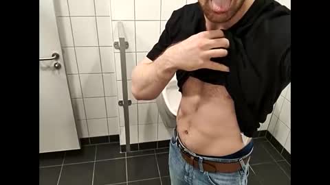 Snapshot of kingggamg99 chatting on 8, 11, 2025 kingggamg99 online show from 8, 11, 2025