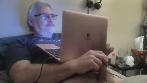 Snapshot of kingtongue10 chatting on 7, 4, 2026 kingtongue10 online show from 7, 4, 2026