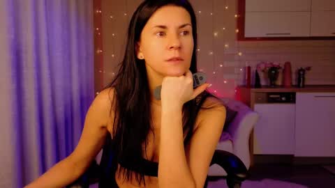 Snapshot of kinky_courtney chatting on 24, 2, 2025 Courtney online show from 24, 2, 2025