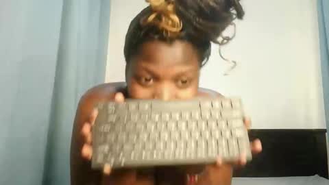 Lola online show from 26, 11, 2025