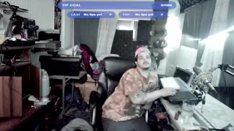 Snapshot of kinkybiguy14 chatting on 29, 10, 2025 Kinky Cassie online show from 29, 10, 2025