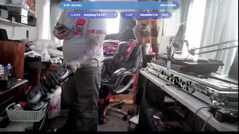 Snapshot of kinkybiguy14 chatting on 22, 11, 2025 Kinky Cassie online show from 22, 11, 2025