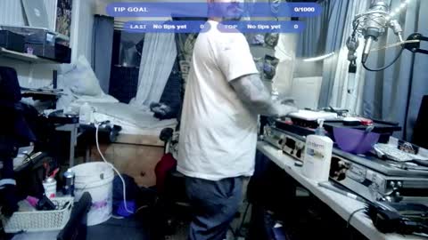 Snapshot of kinkybiguy14 chatting on 25, 11, 2025 Kinky Cassie online show from 25, 11, 2025