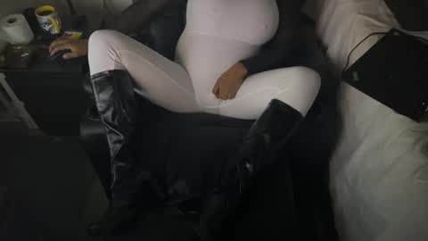 Snapshot of kinkypantyhoseman chatting on 24, 2, 2025 kinkypantyhoseman online show from 24, 2, 2025