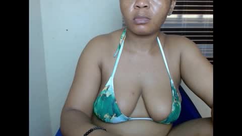 Snapshot of kinkyxxjuice chatting on 29, 9, 2025 kinkyxxjuice online show from 29, 9, 2025