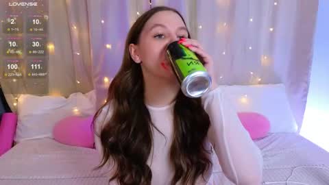 Snapshot of kira_briis chatting on 27, 4, 2026 Kira Briis online show from 27, 4, 2026