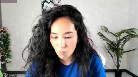 Snapshot of kira_lilian chatting on 12, 9, 2025 Aura online show from 12, 9, 2025