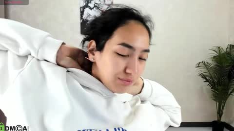 Snapshot of kira_lilian chatting on 6, 10, 2025 Aura online show from 6, 10, 2025