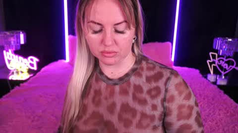 Snapshot of kiracandys chatting on 5, 2, 2025 Kira online show from 5, 2, 2025