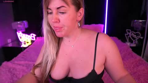 Snapshot of kiracandys chatting on 2, 3, 2025 Kira online show from 2, 3, 2025