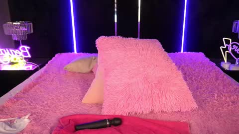 Snapshot of kiracandys chatting on 8, 3, 2025 Kira online show from 8, 3, 2025