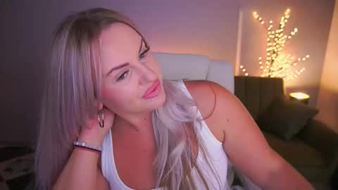 Snapshot of kiracandys chatting on 15, 9, 2025 Kira online show from 15, 9, 2025