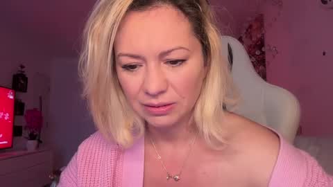 Snapshot of kiradivine chatting on 7, 12, 2024 KiraDivine online show from 7, 12, 2024