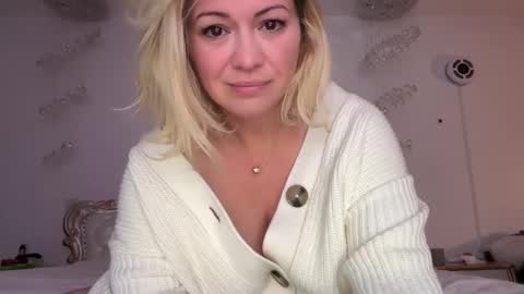 Snapshot of kiradivine chatting on 8, 12, 2024 KiraDivine online show from 8, 12, 2024