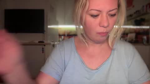 Snapshot of kiradivine chatting on 28, 2, 2025 KiraDivine online show from 28, 2, 2025