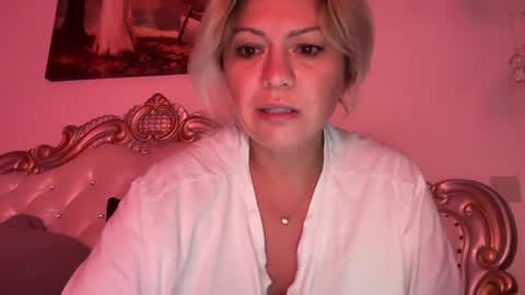Snapshot of kiradivine chatting on 10, 9, 2025 KiraDivine online show from 10, 9, 2025