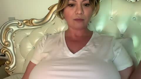 KiraDivine online show from 22, 12, 2025