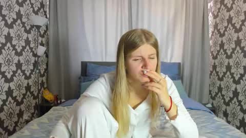 Snapshot of kirraa_ chatting on 28, 9, 2025 Kira online show from 28, 9, 2025