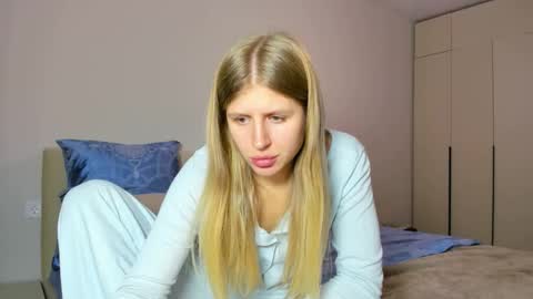 Snapshot of kirraa_ chatting on 24, 10, 2025 Kira online show from 24, 10, 2025