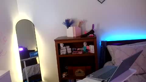 Snapshot of kiss_me_monroe chatting on 8, 7, 2026 Morgan Monroe online show from 8, 7, 2026