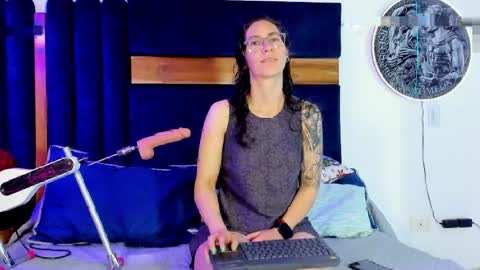 Kissing Company online show from 27, 4, 2026