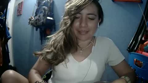 Snapshot of kissmelovejummy chatting on 24, 10, 2025 Erika paul online show from 24, 10, 2025