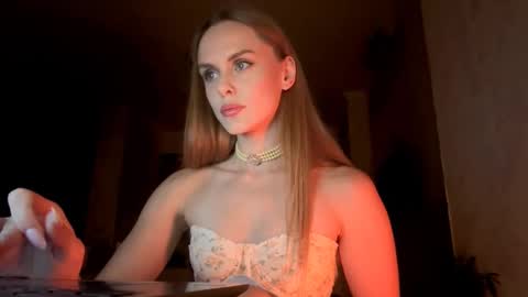Snapshot of kissnova_ chatting on 24, 9, 2025 Emma online show from 24, 9, 2025